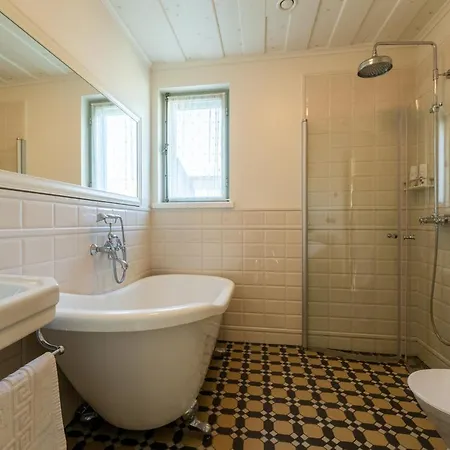 Pargimaja * Kuressaare